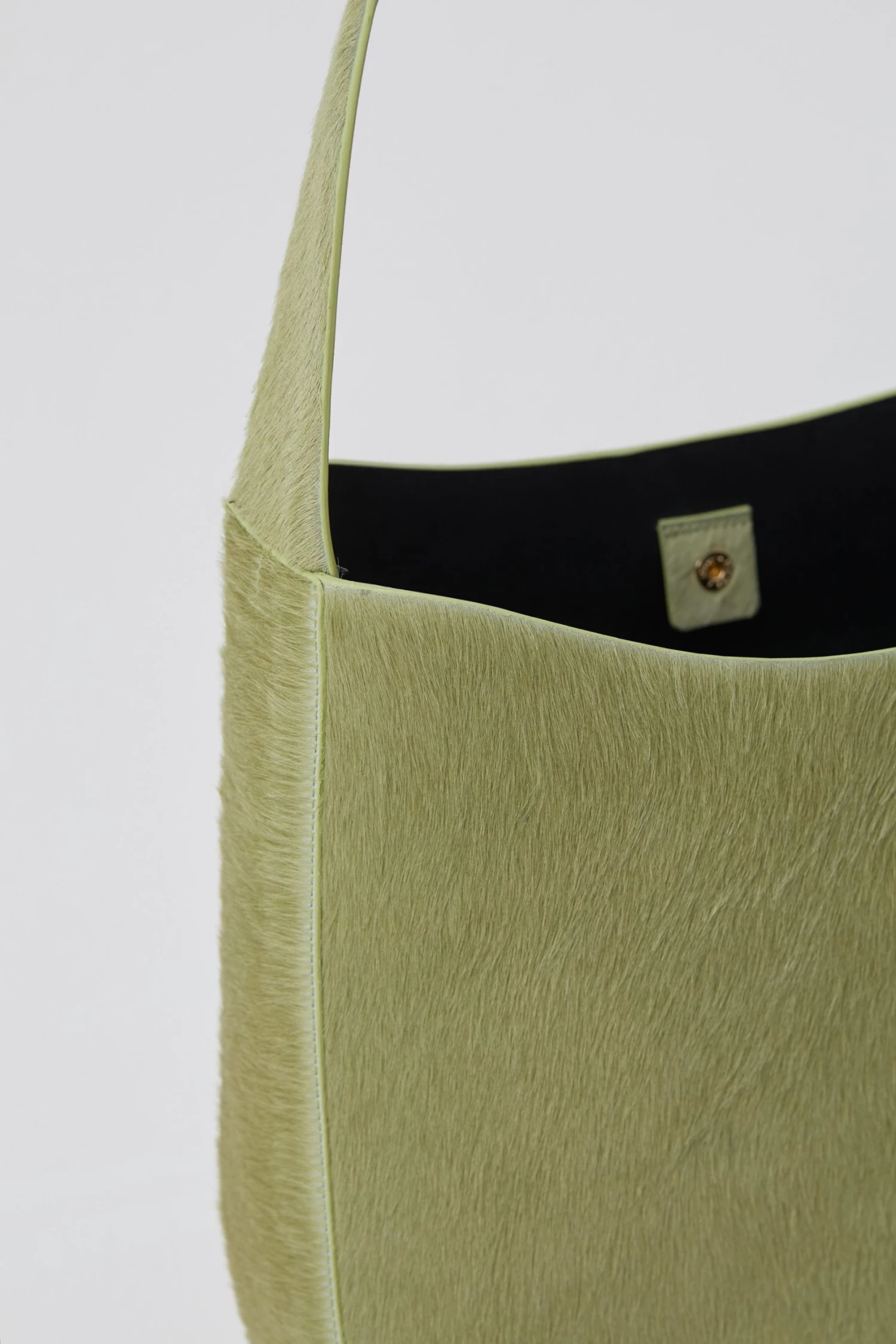 CLOSED Half Round Bag Large Fell 3 CLOSED Half Round Bag Large Fell – Bild 3