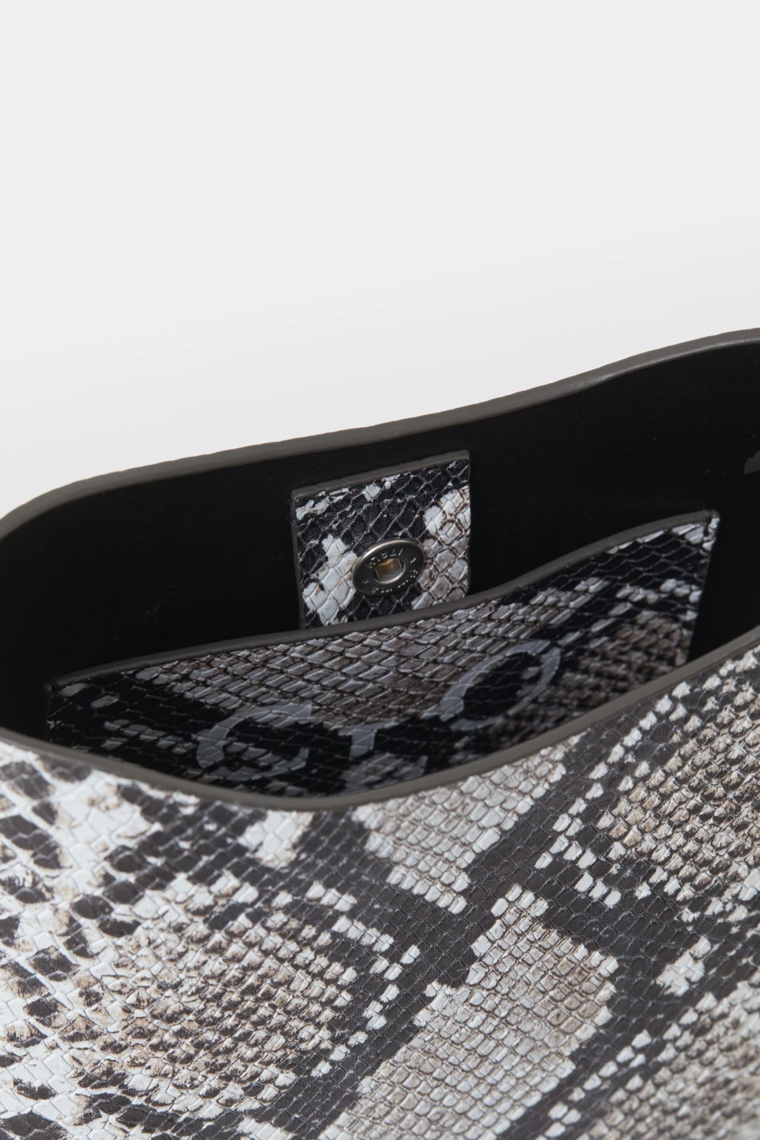 CLOSED Half Round Bag Small 4 CLOSED Half Round Bag Small – Bild 4