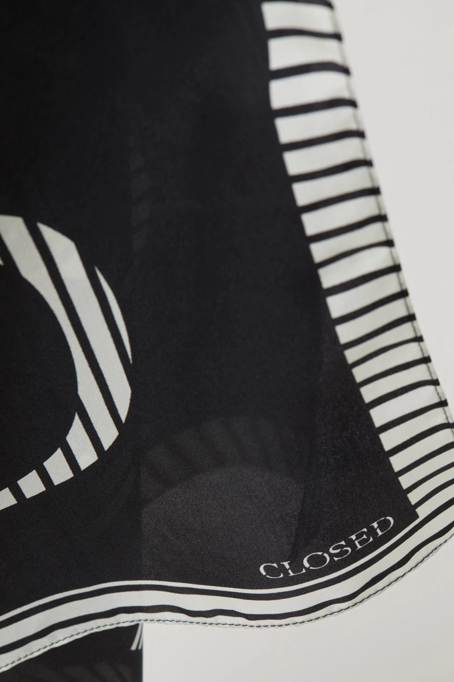 CLOSED Silk Scarf 3 CLOSED Silk Scarf – Bild 3