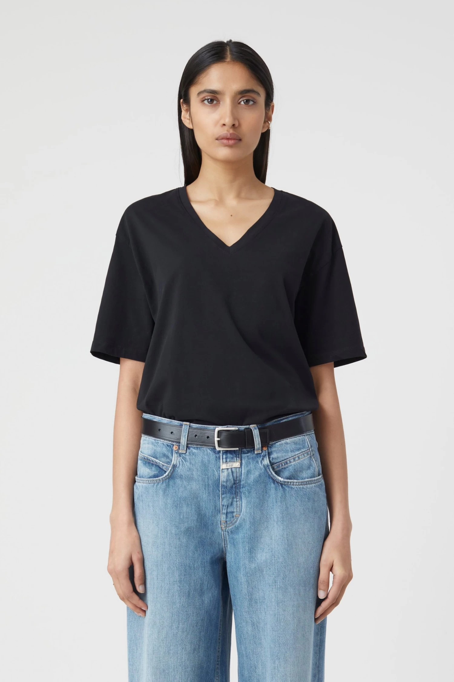 CLOSED Basic V-Neck T-Shirt 1 CLOSED Basic V-Neck T-Shirt