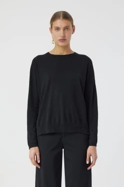 CLOSED Basic Crewneck